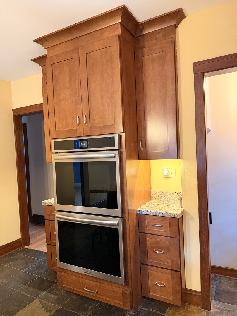 166 Akenside Road Riverside, IL 60546 - Photo 9 of 25 Gallery Image 9