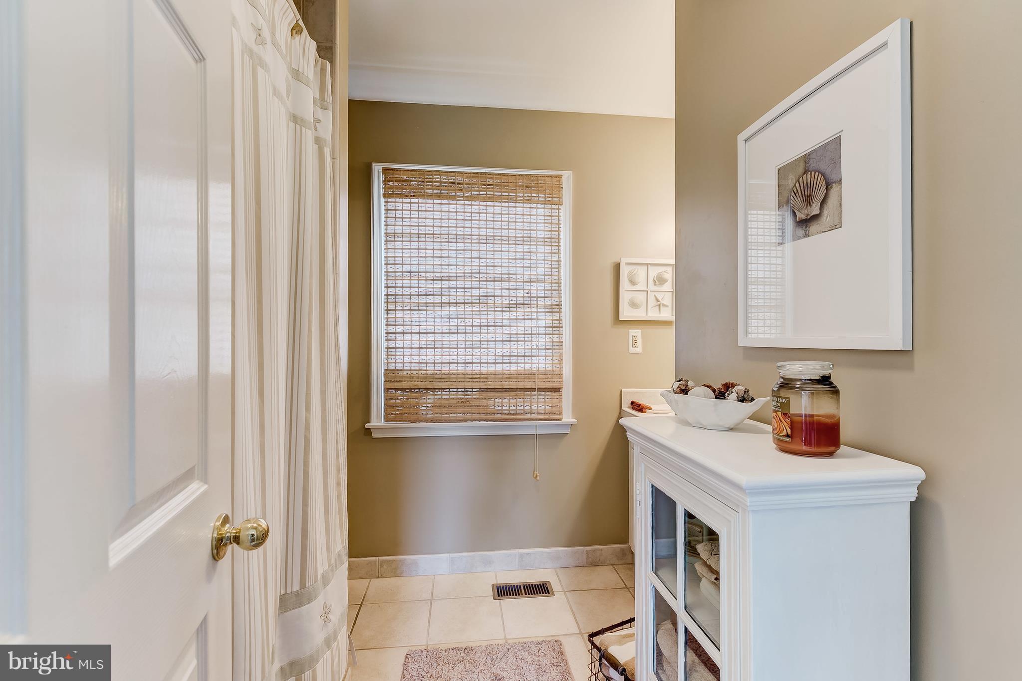 2114 Riverview Road Baltimore, MD 21221 - Photo 20 of 29 SPACIOUS MAIN LEVEL FULL BATH