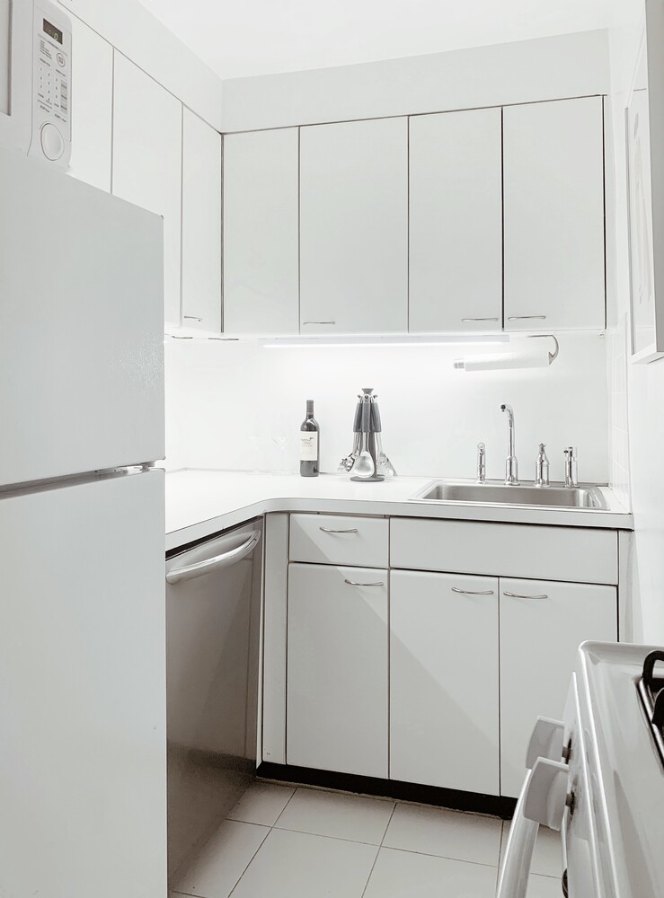 140 East 56th Street, Unit 12J Manhattan, NY 10022 - Photo 11 of 15