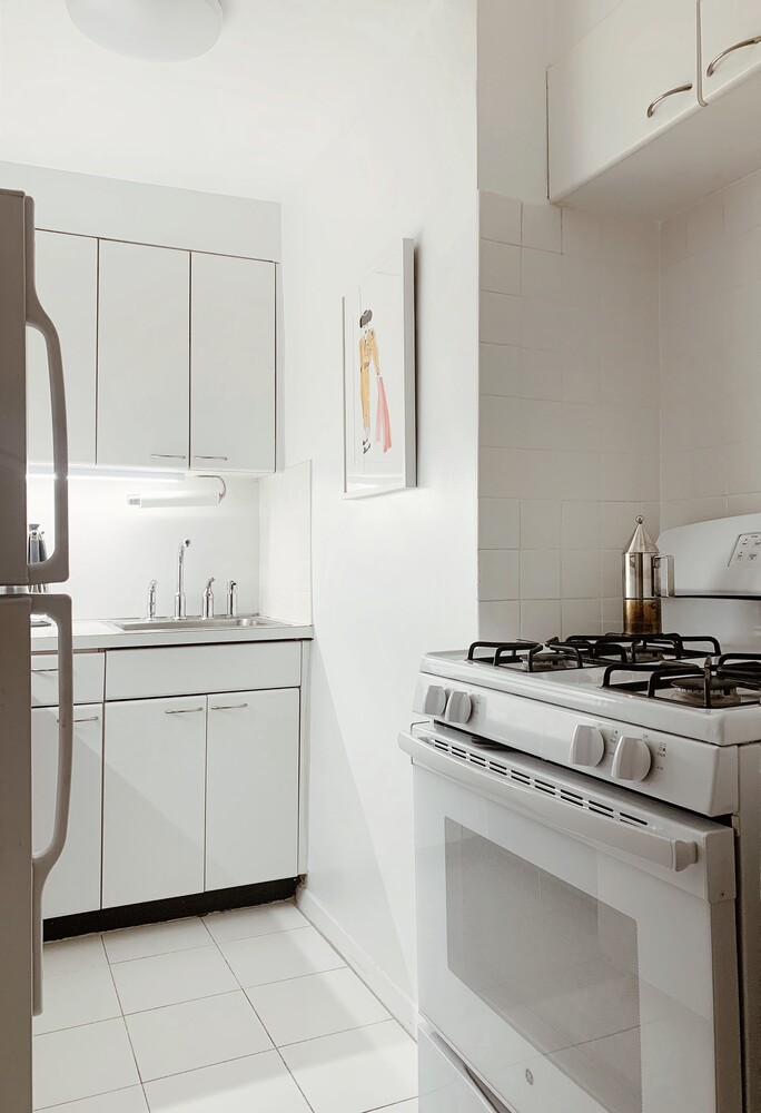 140 East 56th Street, Unit 12J Manhattan, NY 10022 - Photo 12 of 15