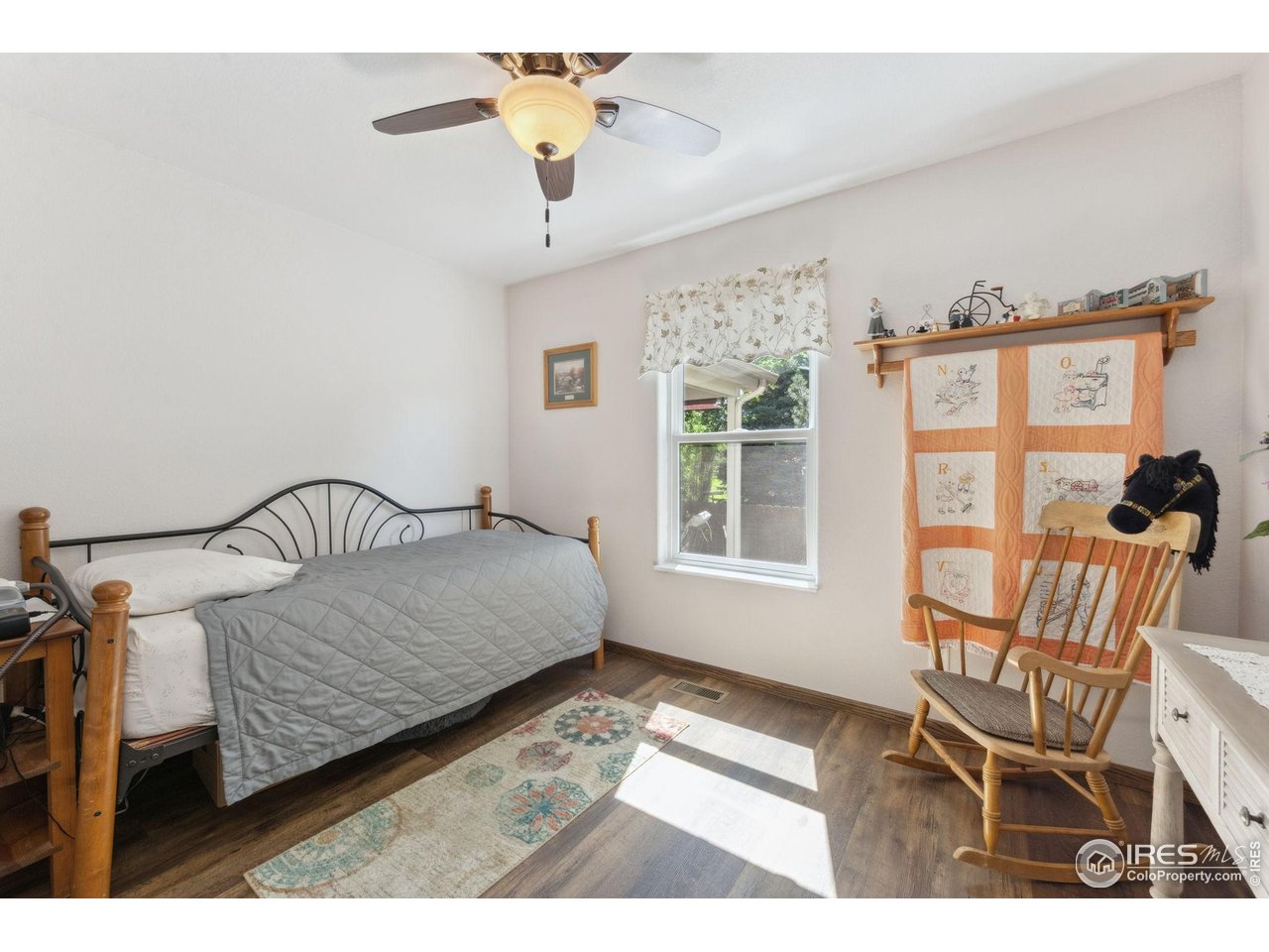 2131 68th Avenue Greeley, CO 80634 - Photo 15 of 39 a living room with furniture and a window