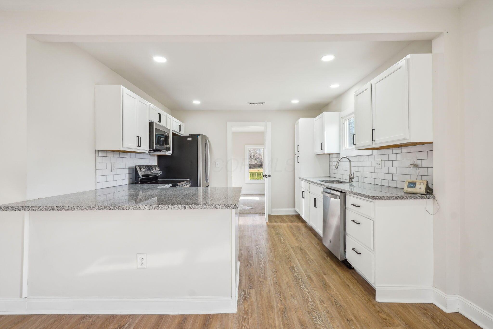 10-web-or-mls-1592-evergreen-rd