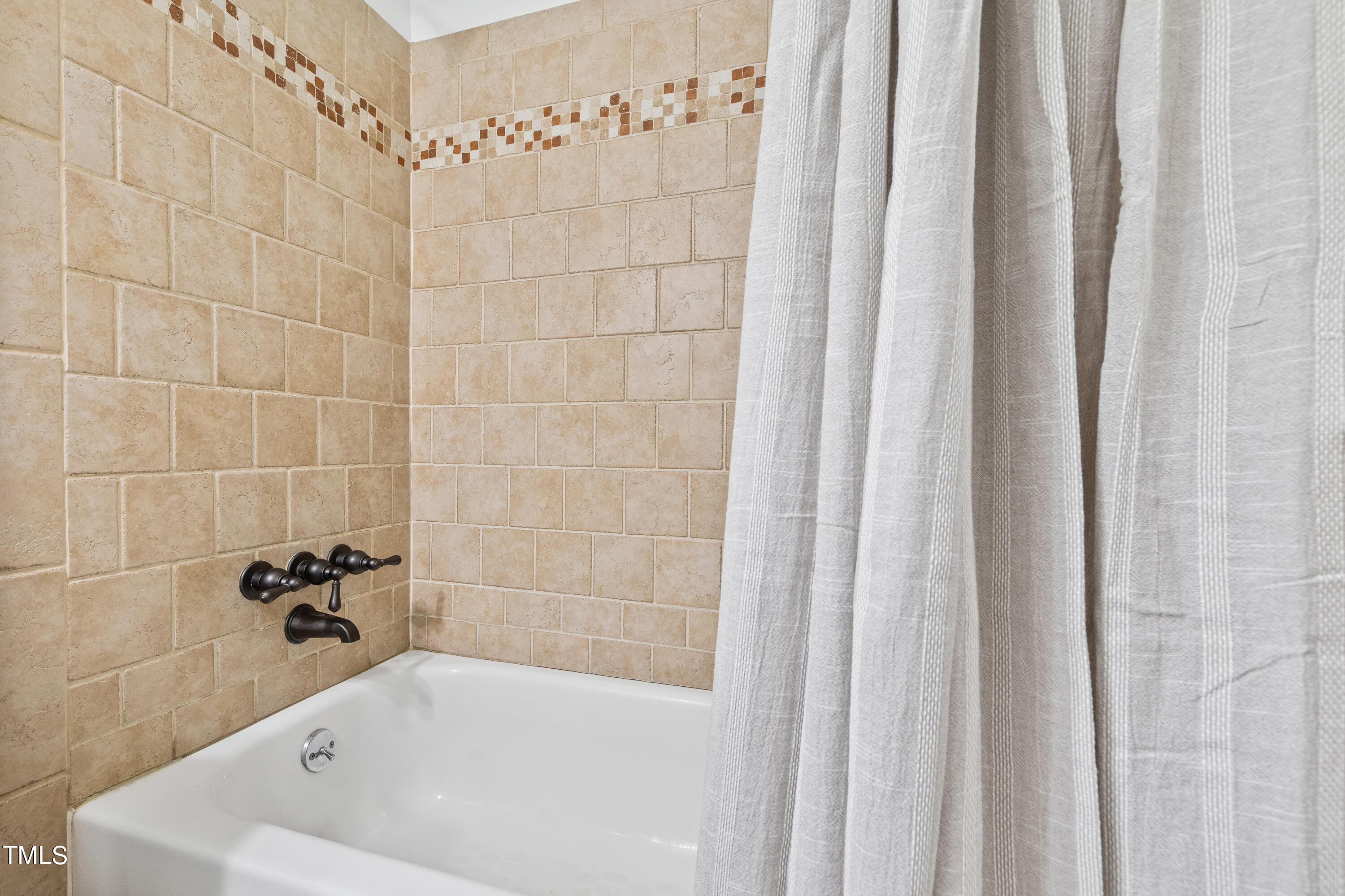 1206 Canterbury Road Raleigh, NC 27608 - Photo 19 of 37 BAthroom 2
