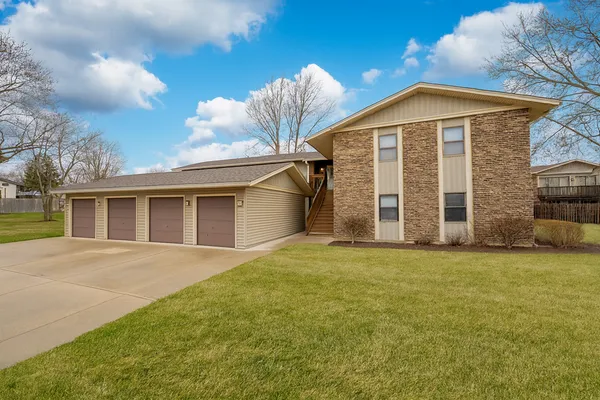$200,000 | 5850 Fresno Court, Unit A, Hanover Park, IL 60133