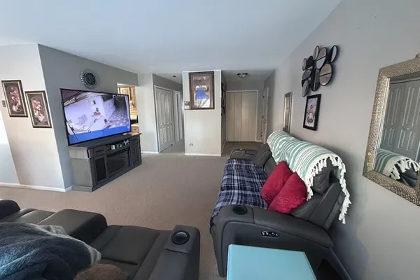 $200,000 | 5850 Fresno Court, Unit A, Hanover Park, IL 60133