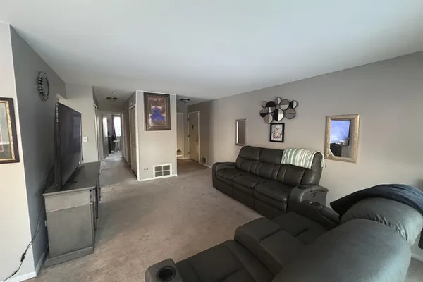 $200,000 | 5850 Fresno Court, Unit A, Hanover Park, IL 60133