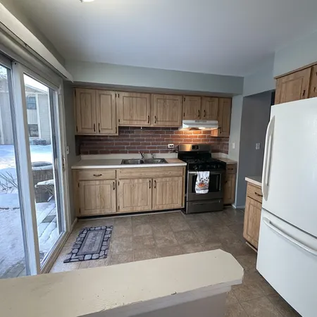 $200,000 | 5850 Fresno Court, Unit A, Hanover Park, IL 60133