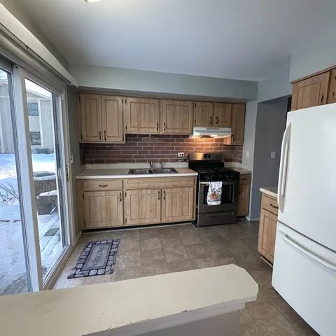 $200,000 | 5850 Fresno Court, Unit A, Hanover Park, IL 60133