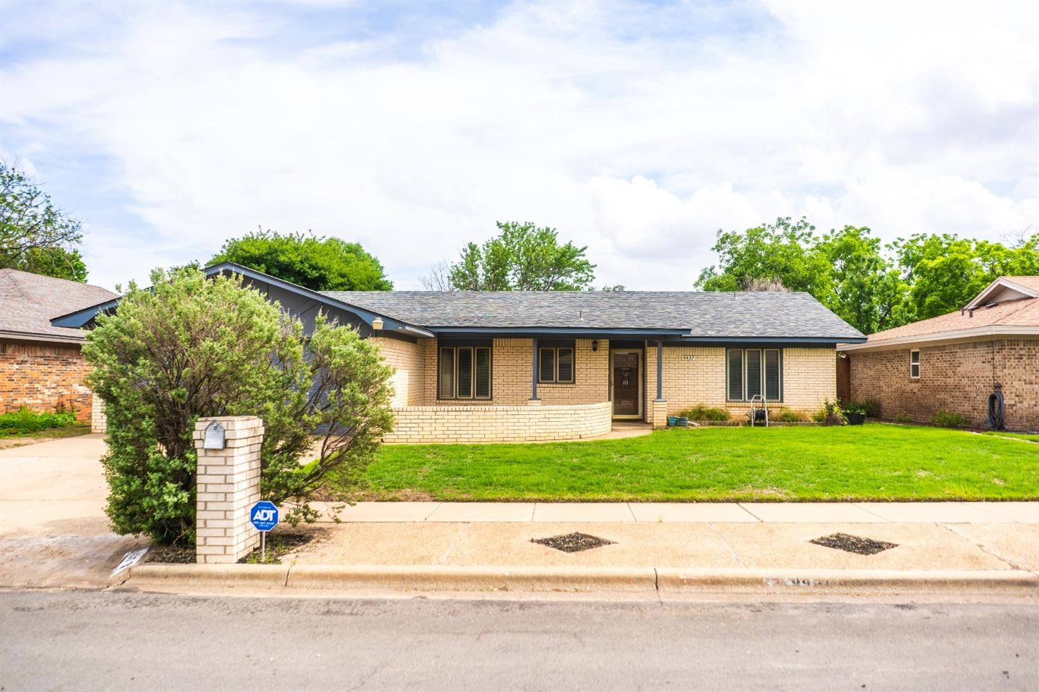 4437 76th Street Lubbock, TX 79424 - Photo 4 of 31 Photo 4