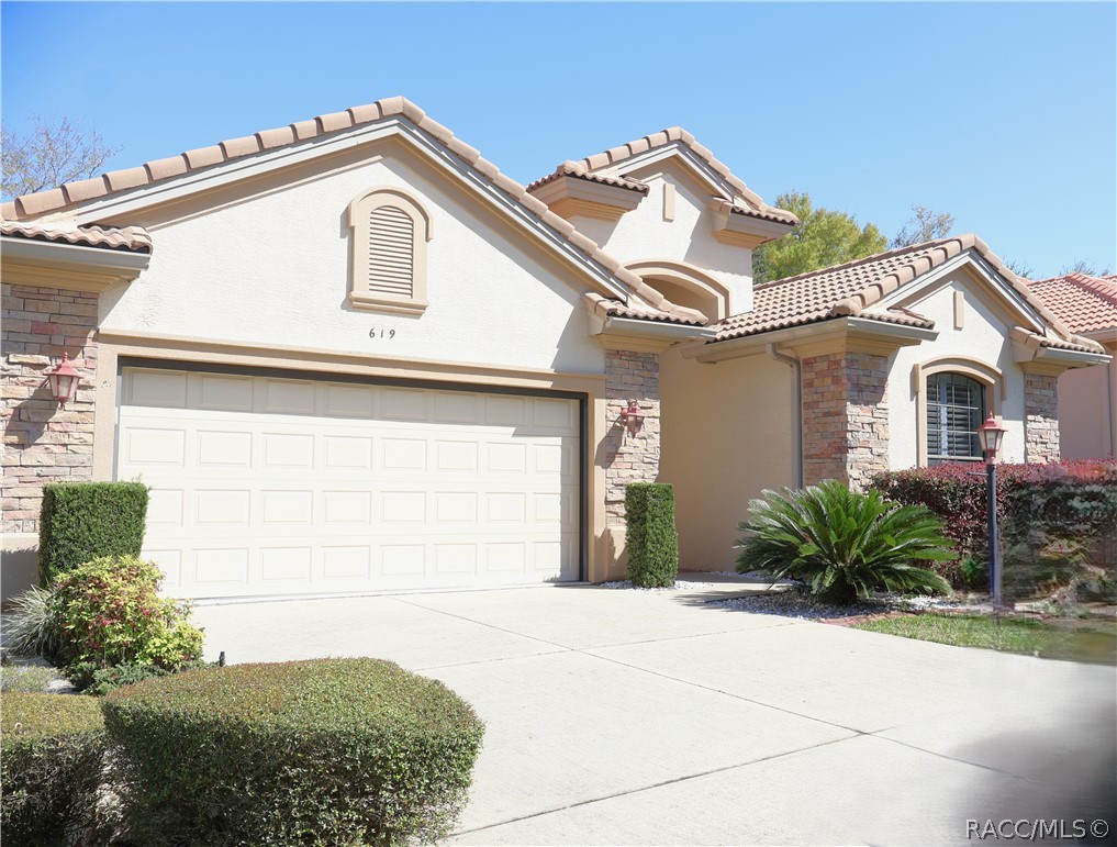 619 West Doerr Path Hernando, FL 34442 - Photo 2 of 57