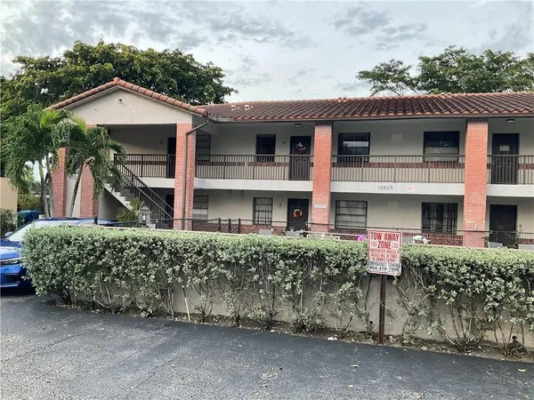 $2,300 | 10825 Royal Palm Boulevard, Unit 18, Coral Springs, FL 33065