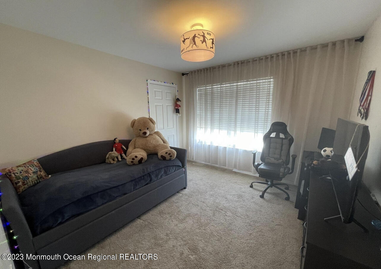 16 William Drive Howell, NJ 07731 - Photo 13 of 25 a living room with furniture and a window