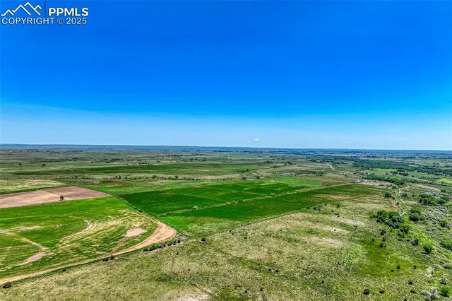 a view of a house with a big yard