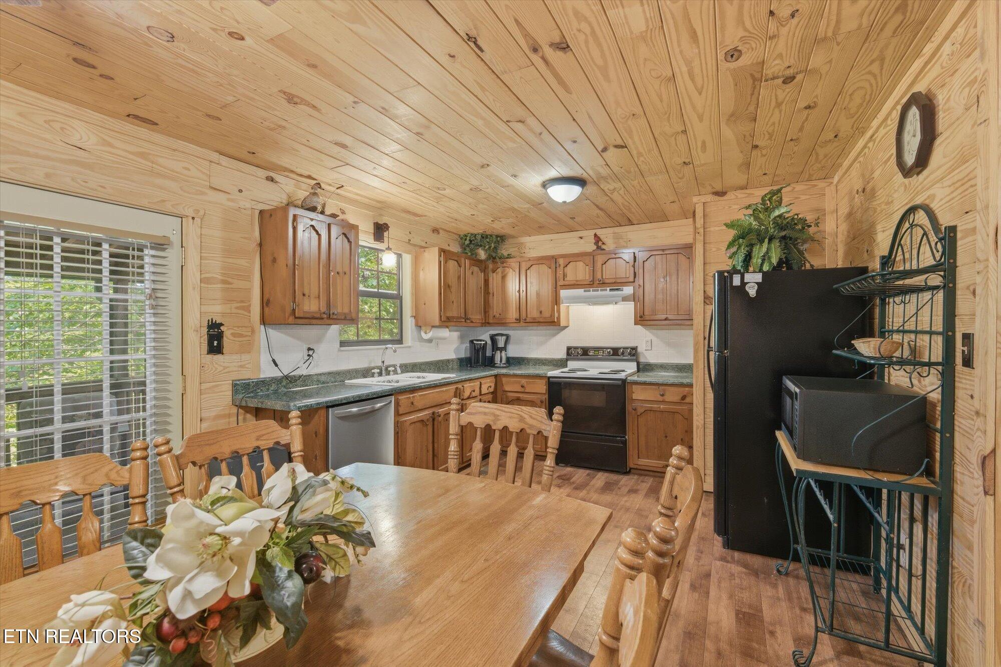759 Ridgefield Drive Sevierville, TN 37876 - Photo 16 of 33 13-759-Ridgefield-Dr-Sevierville-TN-13
