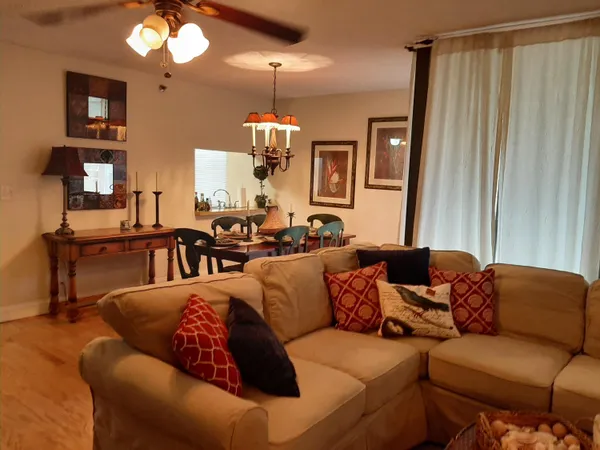 $1,695 | 955 Egret Circle, Unit 301, Delray Beach, FL 33444