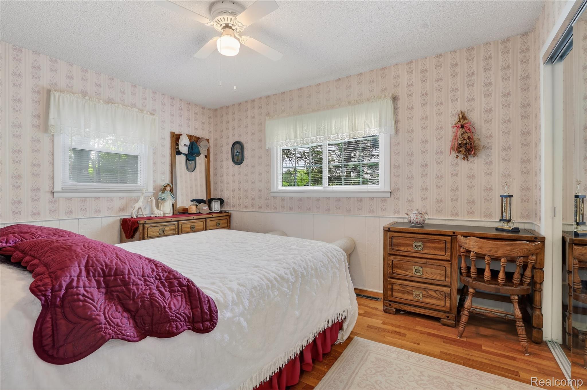 5090 Torrey Road Flint, MI 48507 - Photo 30 of 43 Secondary Bedroom 4.jpg