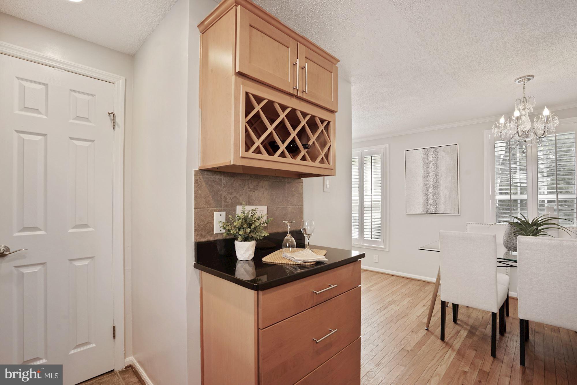 132 East Glebe Road Alexandria, VA 22305 - Photo 11 of 32 Beverage area