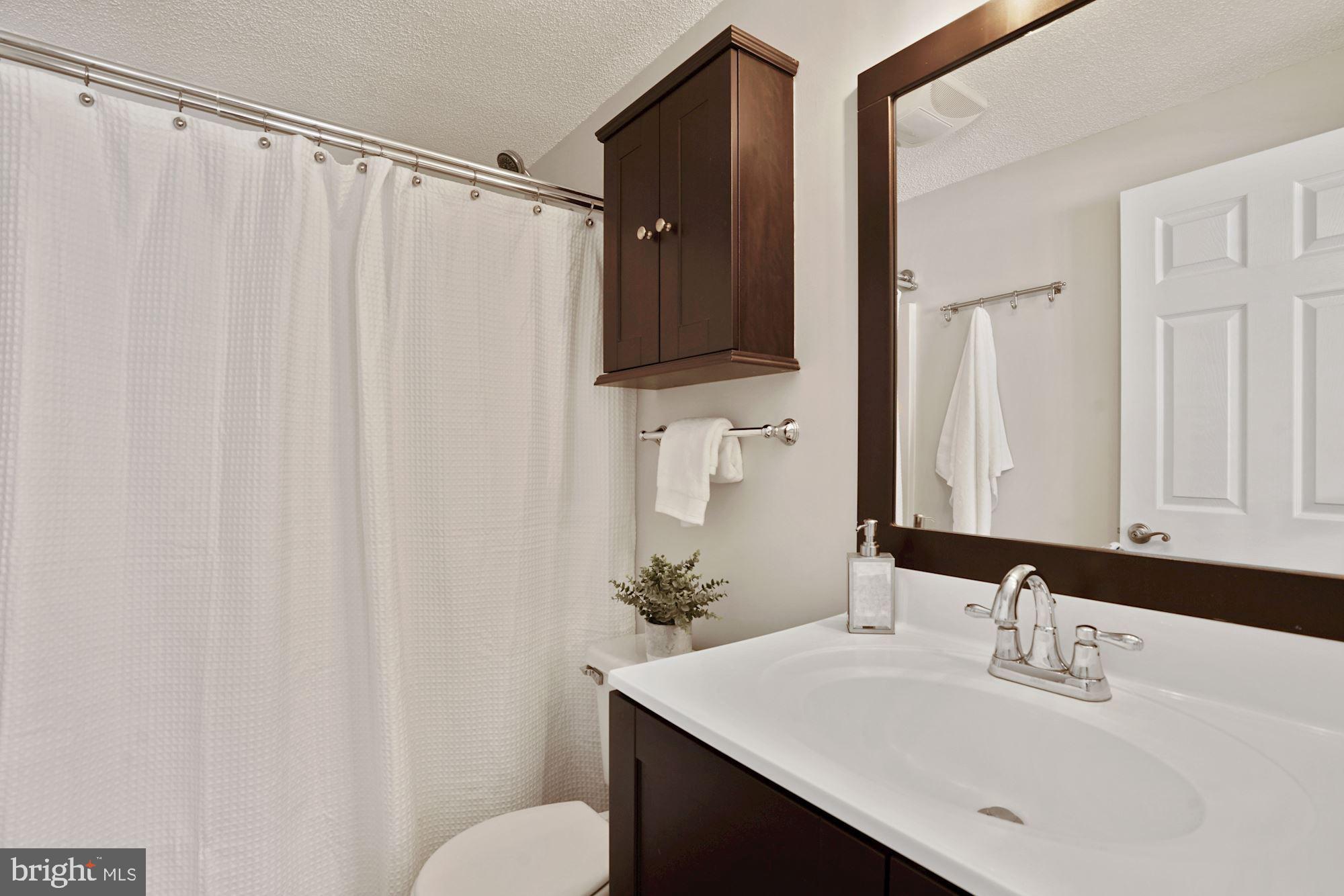 132 East Glebe Road Alexandria, VA 22305 - Photo 16 of 32 Primary bedroom en suite