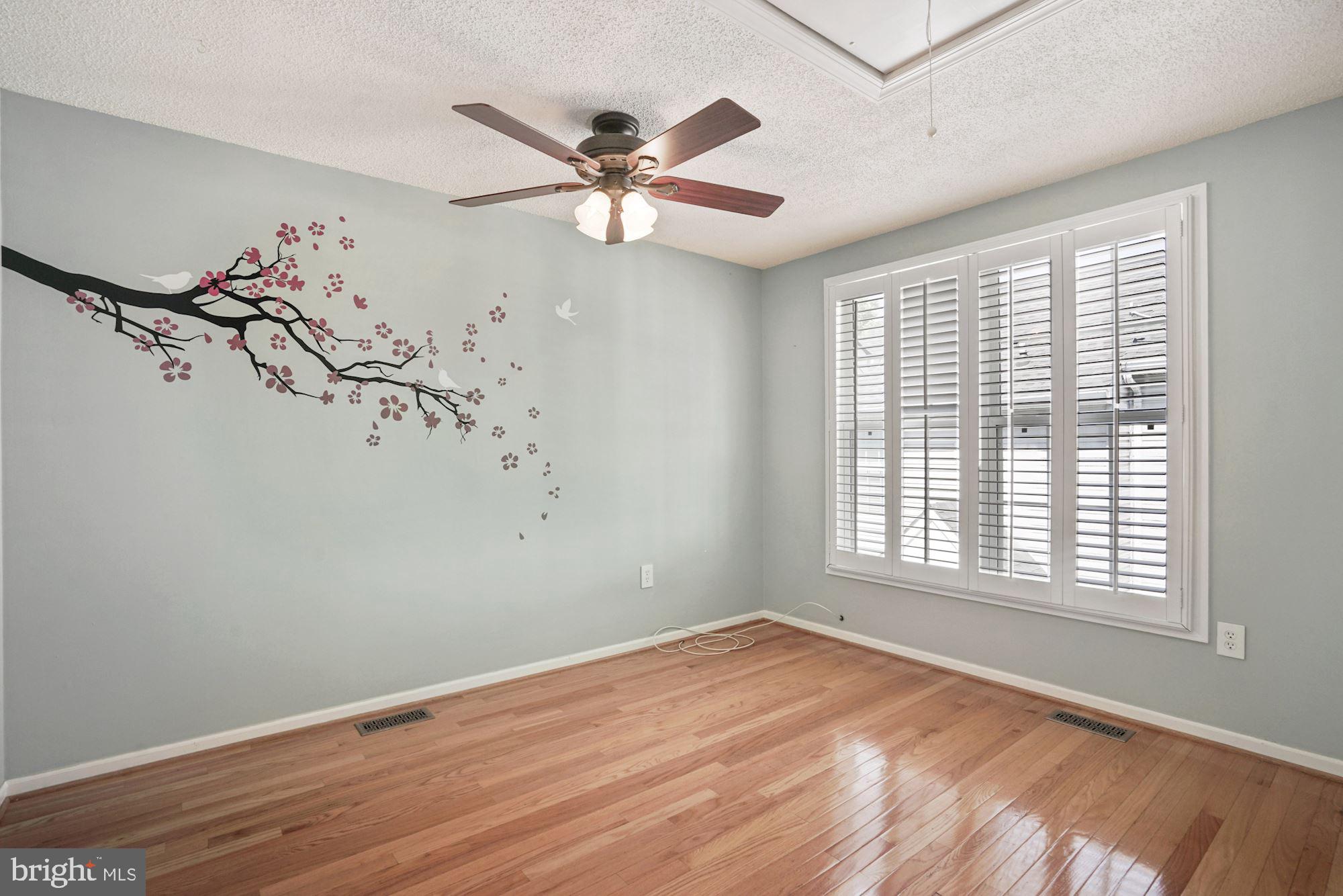 132 East Glebe Road Alexandria, VA 22305 - Photo 17 of 32 Bedroom 2 with hardood floors