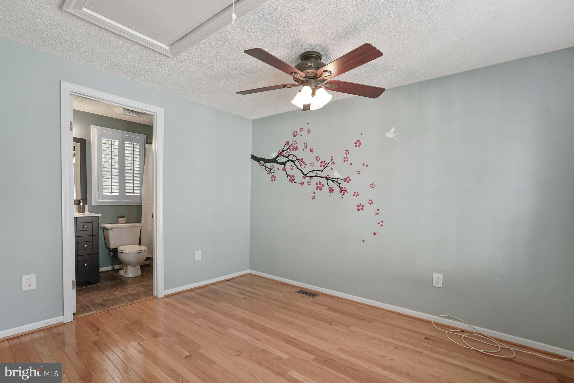 132 East Glebe Road Alexandria, VA 22305 - Photo 18 of 32 Bedroom 2 with hardood floors