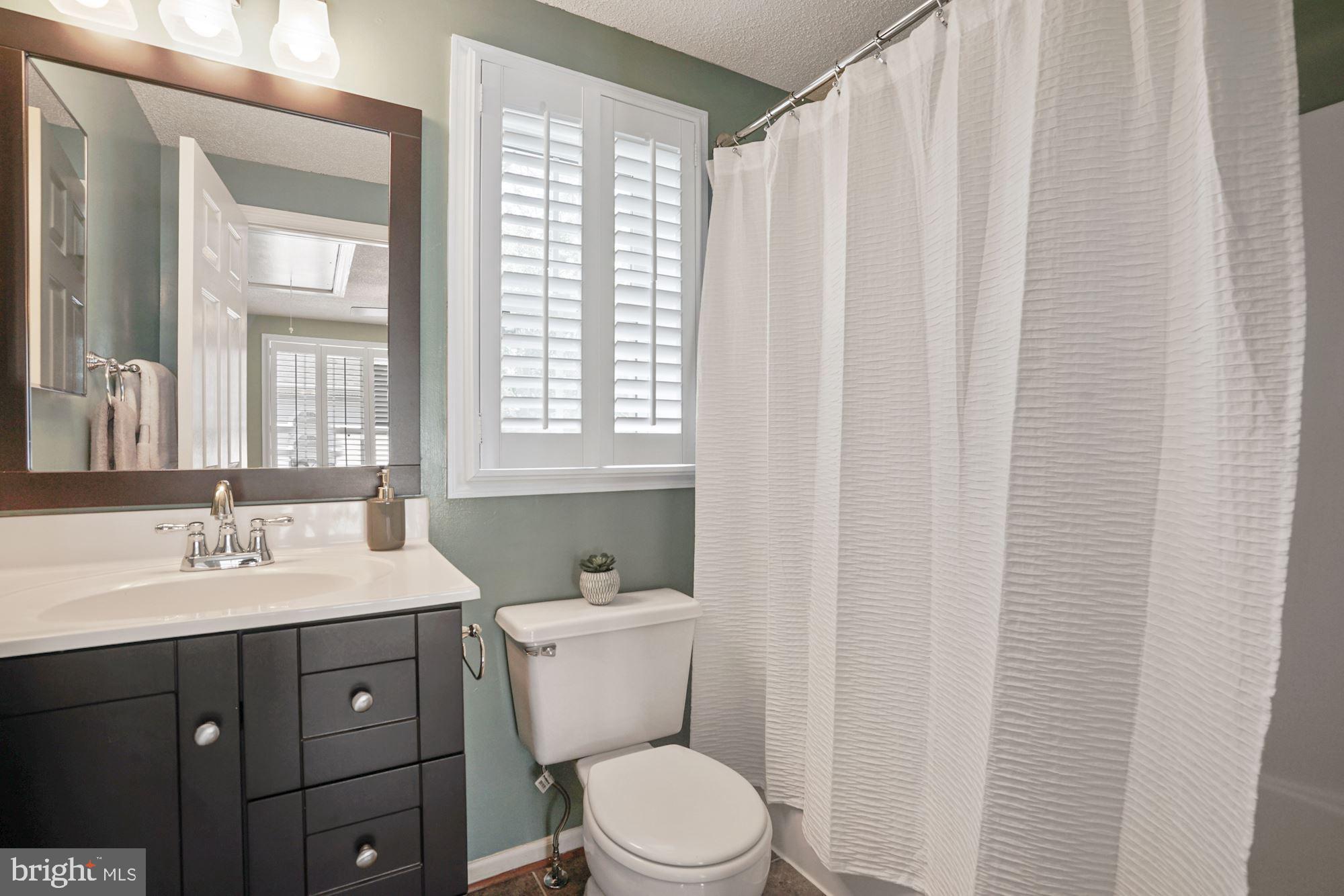 132 East Glebe Road Alexandria, VA 22305 - Photo 19 of 32 Bedroom 2 en suite