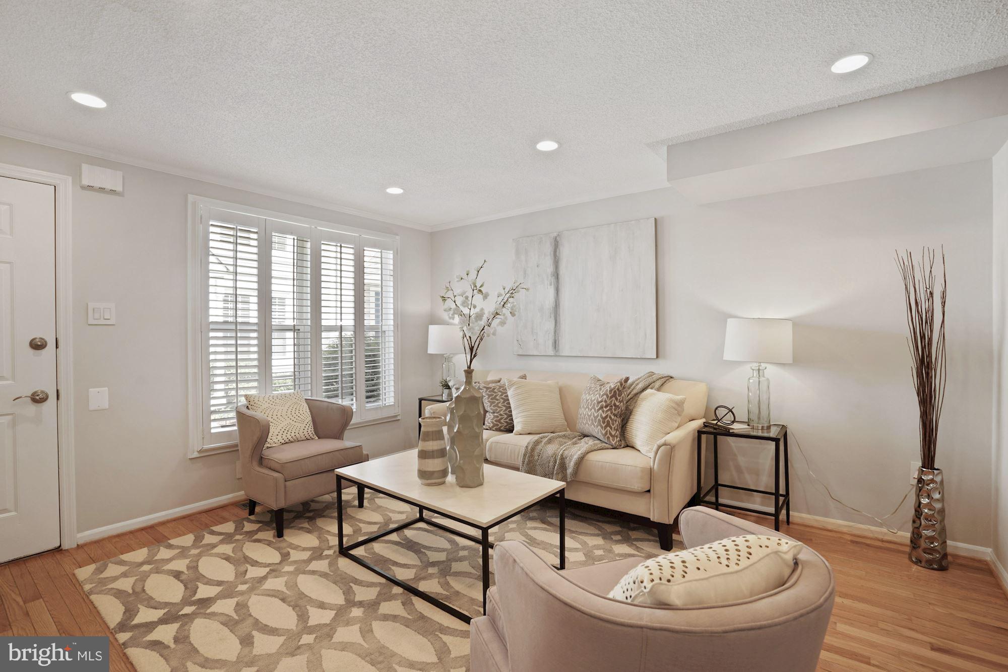 132 East Glebe Road Alexandria, VA 22305 - Photo 3 of 32 Living room with hardwood floors