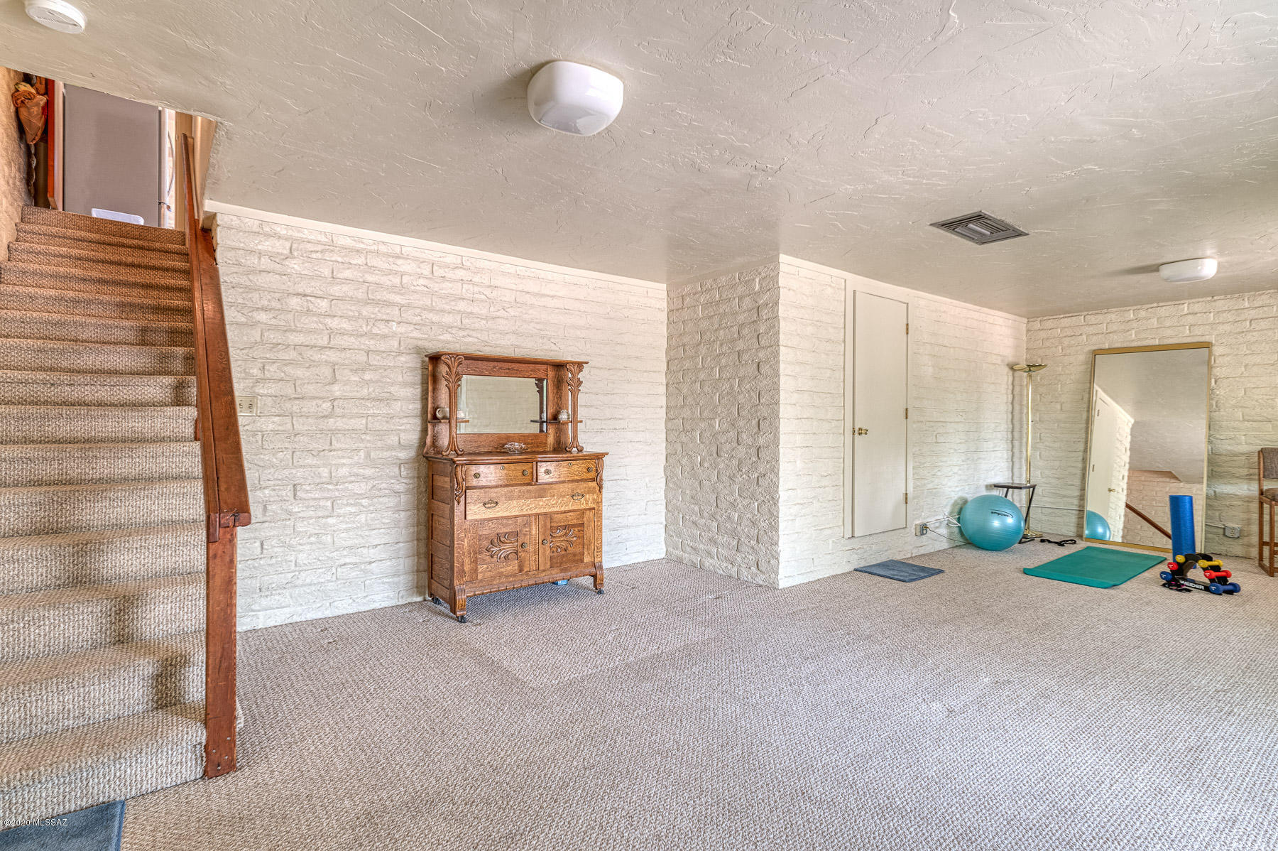 1825 North Old Ranch Road Tucson, AZ 85745 - Photo 22 of 35 a view of a livingroom with furniture