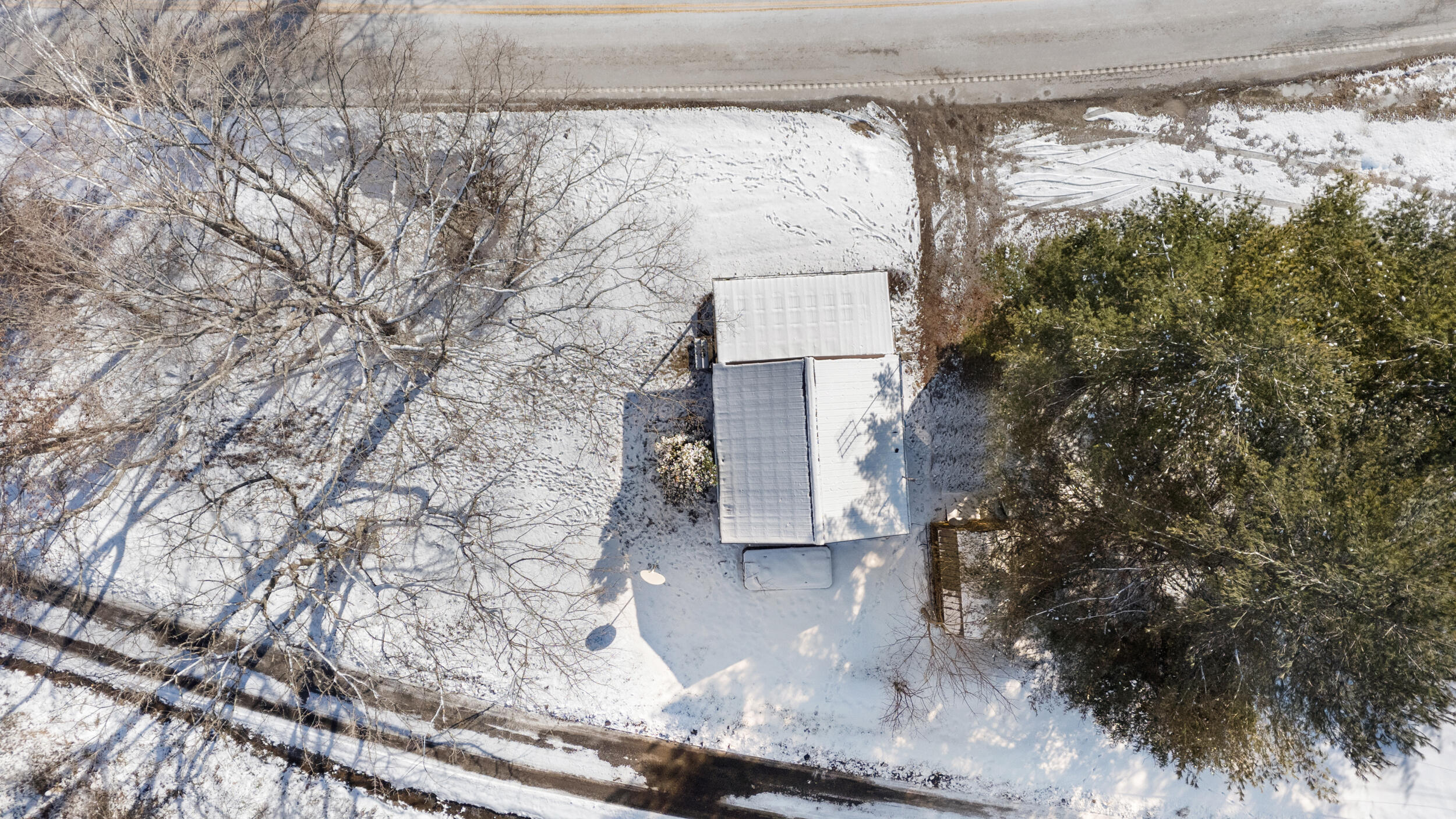 12005 Irvine Road Winchester, KY 40391 - Photo 28 of 43 dji_20250120114346_0016_d