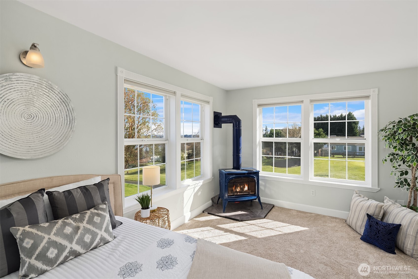 1316 East Backswing Lane Freeland, WA 98249 - Photo 23 of 34 a living room with furniture and a large window