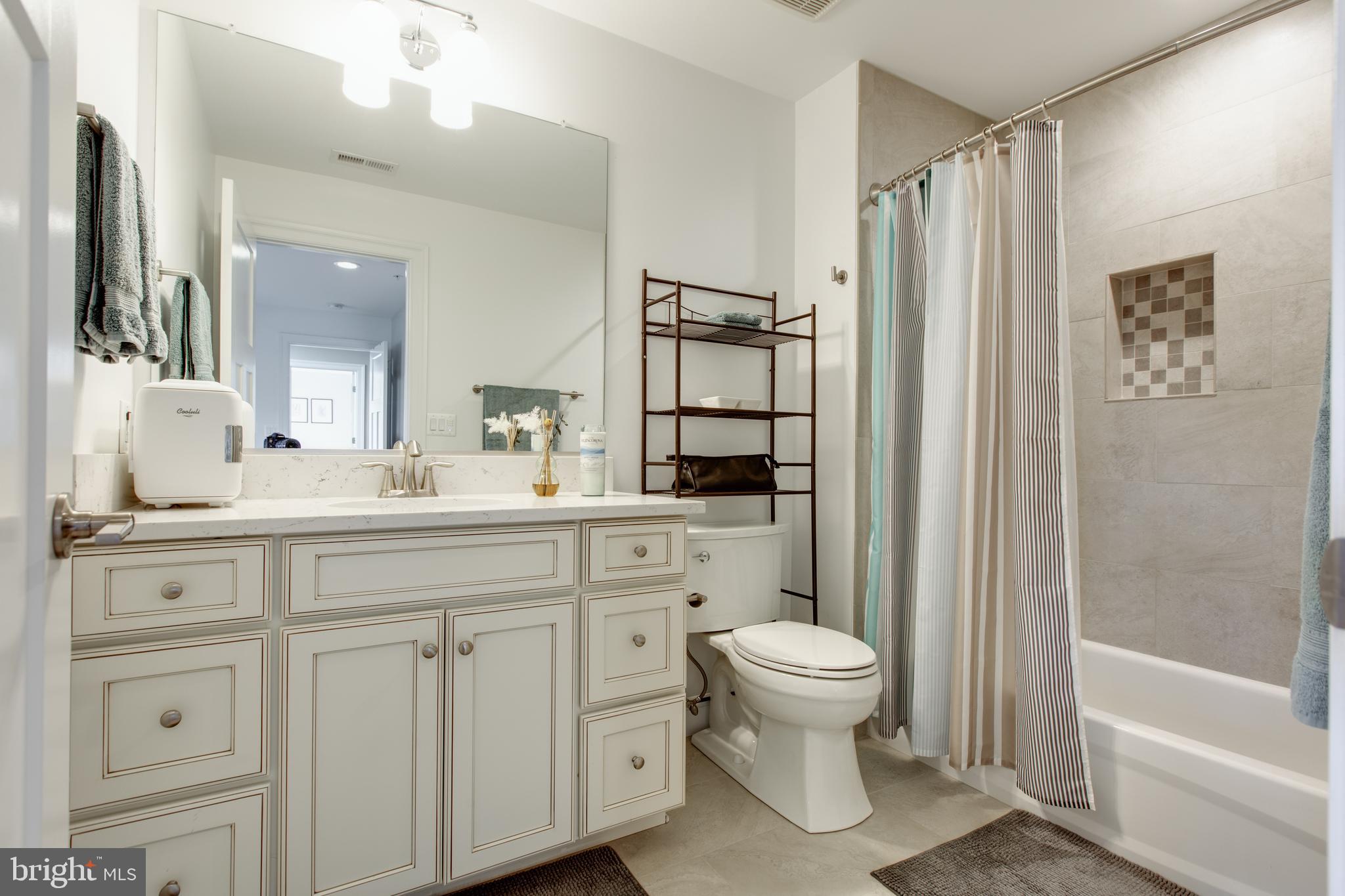 4596 Roundhill Road Ellicott City, MD 21043 - Photo 35 of 55 Bathroom in Bedroom #3
