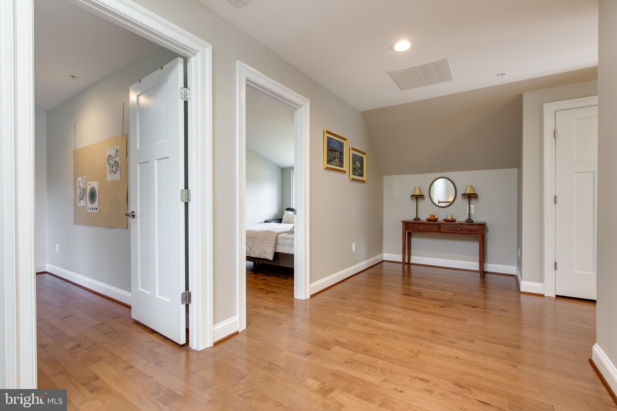 4596 Roundhill Road Ellicott City, MD 21043 - Photo 40 of 55 2nd Floor Hallway