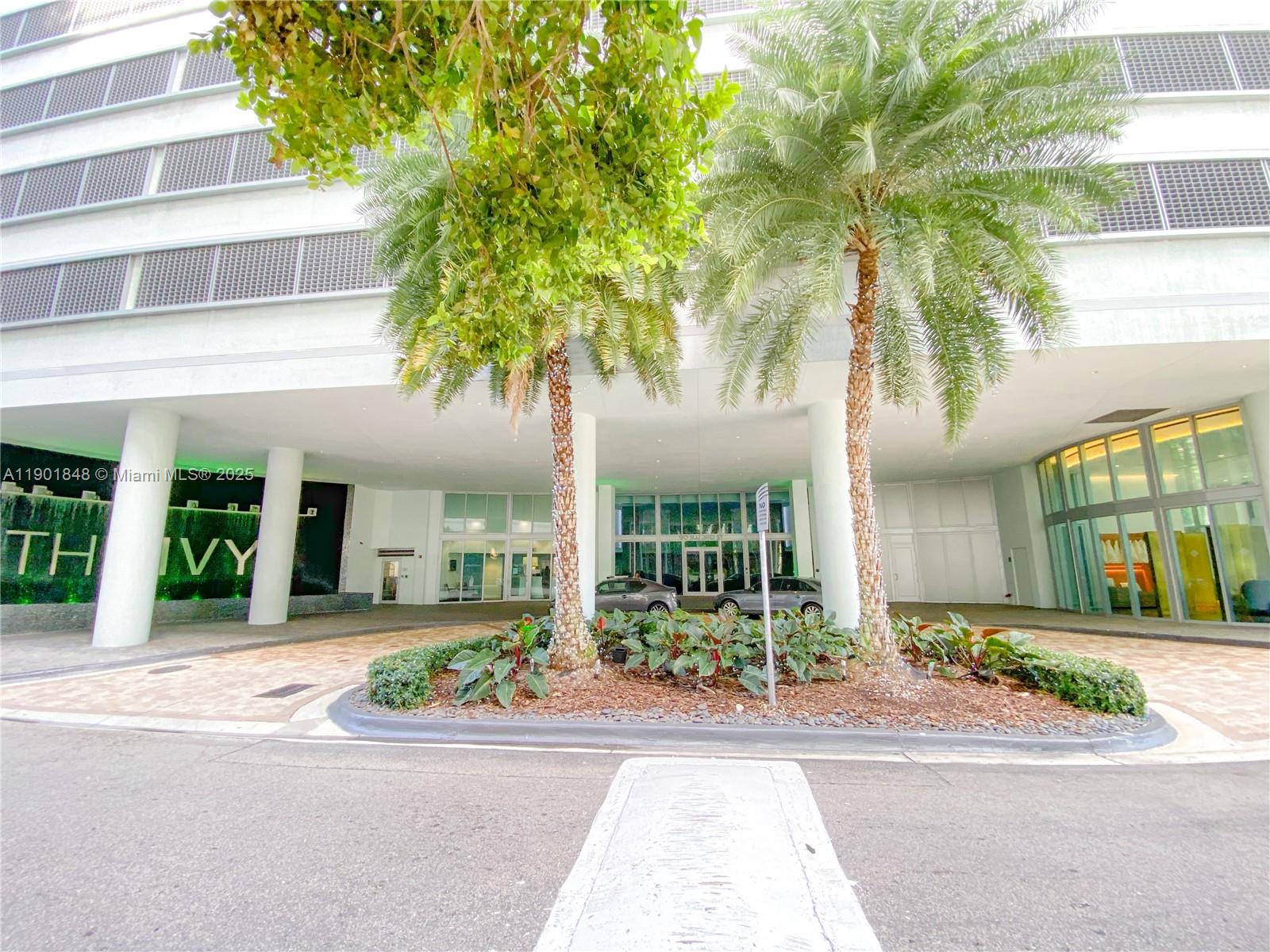 90 Southwest 3rd Street, Unit 2401 Miami, FL 33130 - Photo 3 of 68 front view of a building