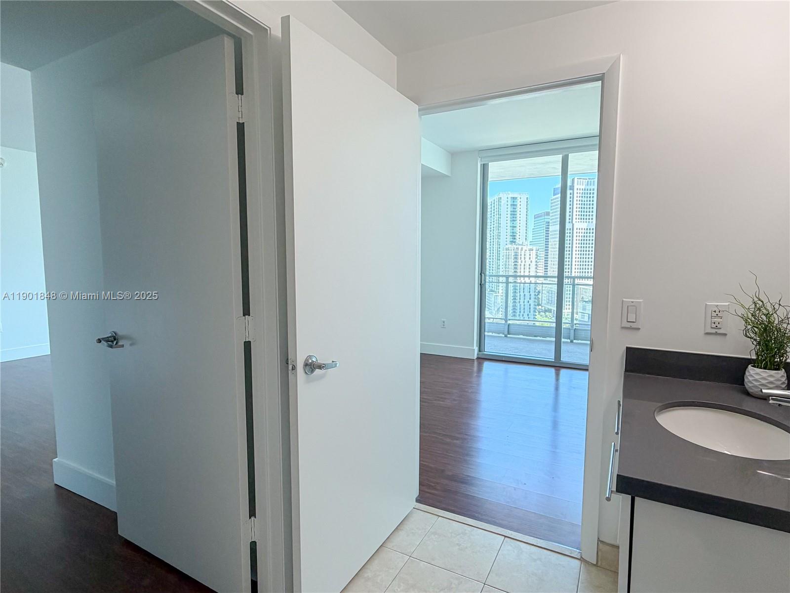 90 Southwest 3rd Street, Unit 2401 Miami, FL 33130 - Photo 40 of 68 2nd Bathrom