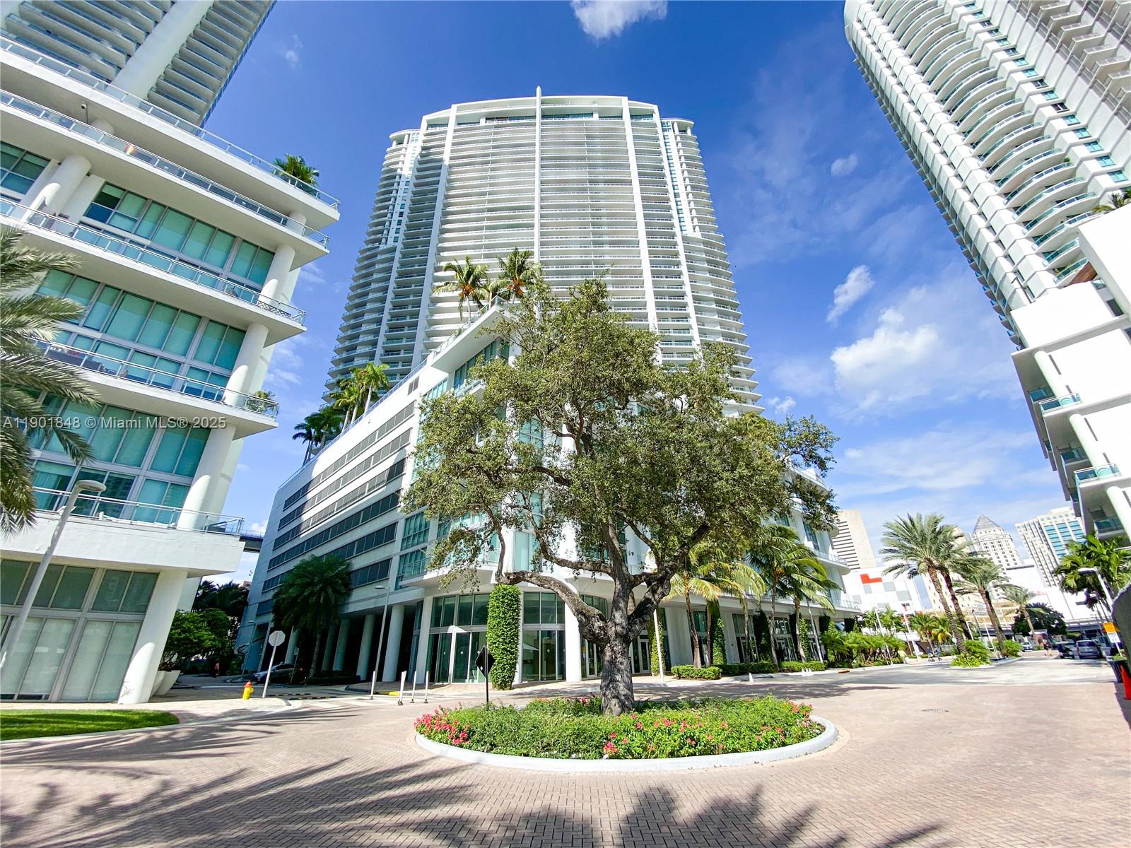 90 Southwest 3rd Street, Unit 2401 Miami, FL 33130 - Photo 62 of 68 a view of a building with a street