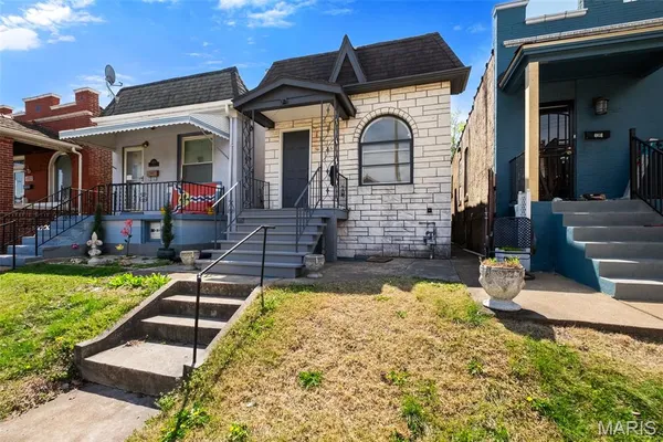 $269,000 | 4936 Shaw Avenue, St. Louis, MO 63110