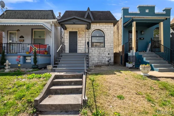 $269,000 | 4936 Shaw Avenue, St. Louis, MO 63110