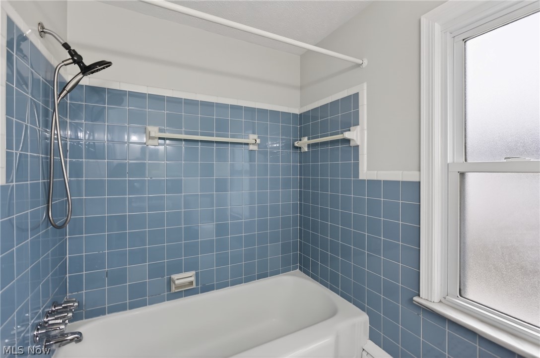 20945 Halworth Road Shaker Heights, OH 44122 - Photo 35 of 50 The Main Bathroom