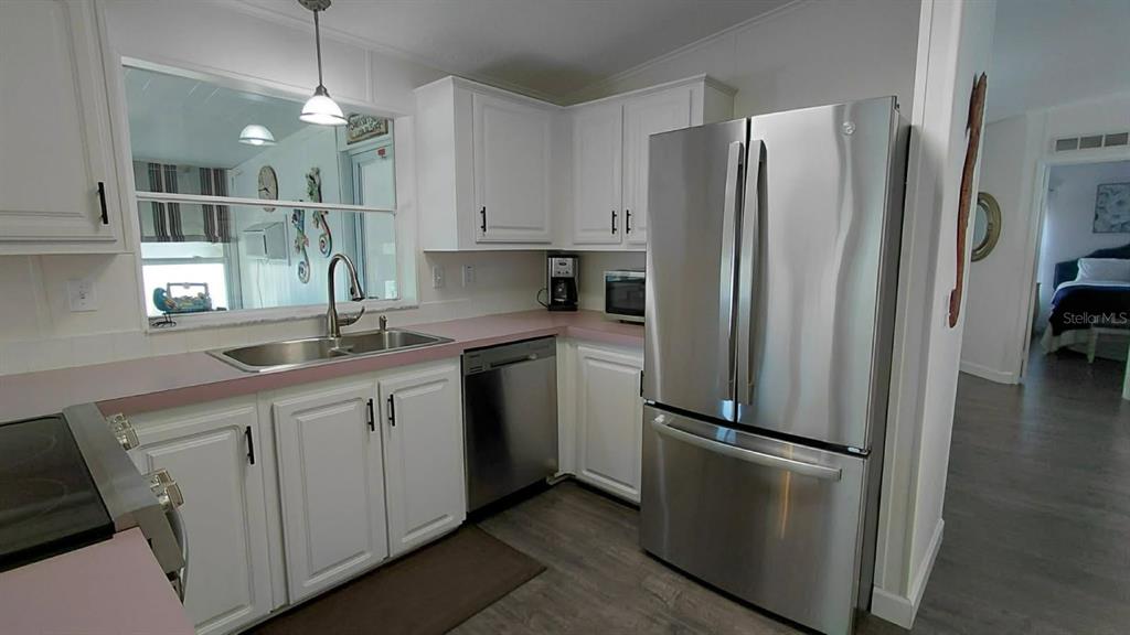 1001 Starkey Road, Unit 476 Largo, FL 33771 - Photo 5 of 24 Gallery Image 5
