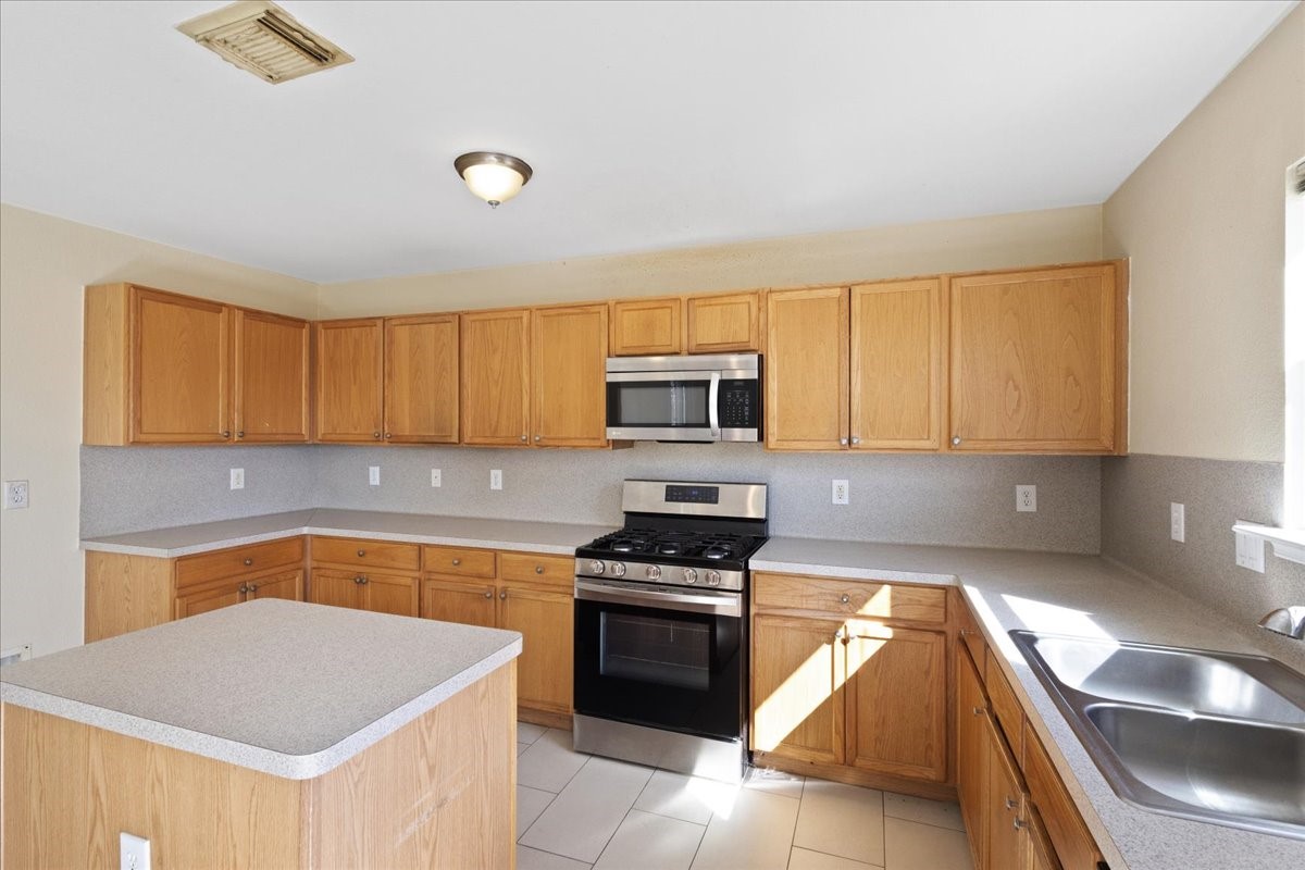 5702 Roehampton Court Houston, TX 77084 - Photo 6 of 32