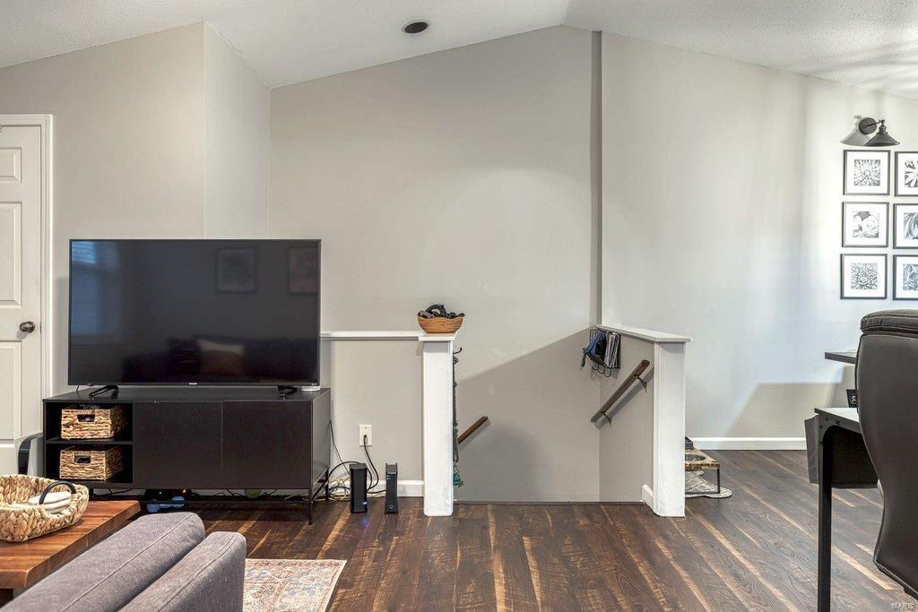 9106 Eager Road St. Louis, MO 63144 - Photo 2 of 18 Gallery Image 2