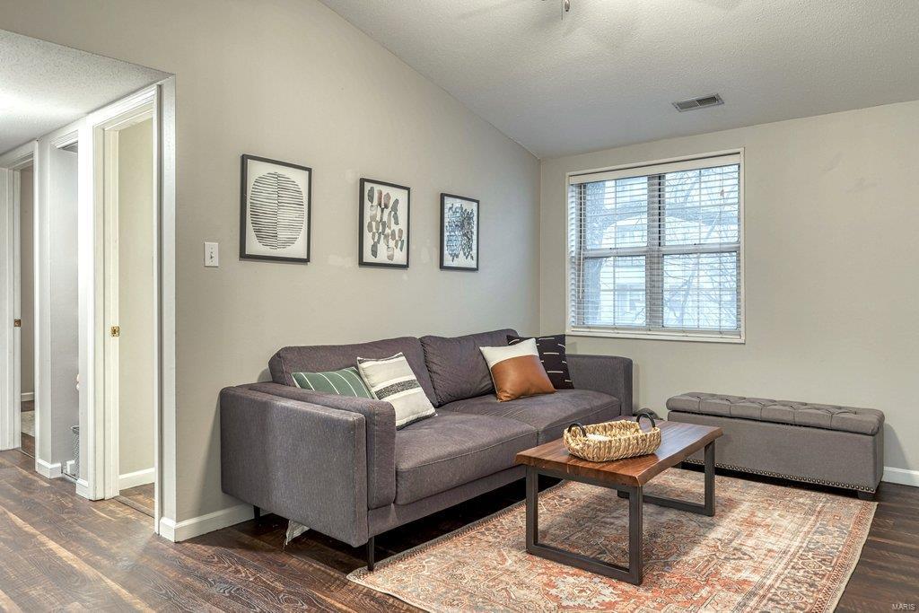 9106 Eager Road St. Louis, MO 63144 - Photo 4 of 18 Gallery Image 4