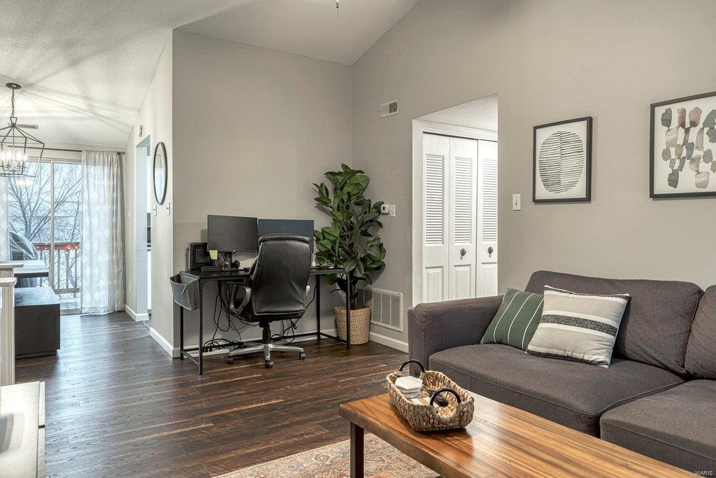 9106 Eager Road St. Louis, MO 63144 - Photo 5 of 18 Gallery Image 5