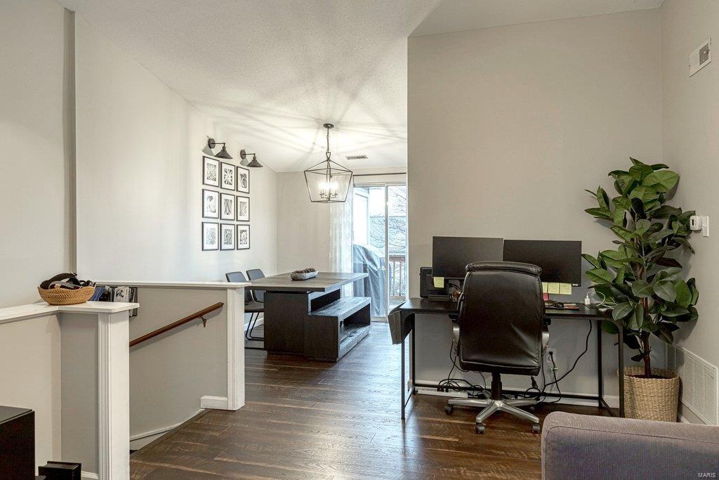 9106 Eager Road St. Louis, MO 63144 - Photo 6 of 18 Gallery Image 6