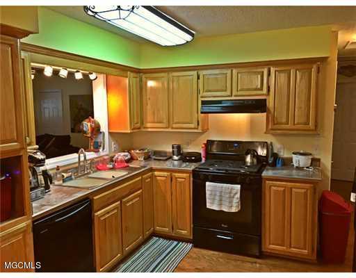 228 White Harbor Road Long Beach, MS 39560 - Photo 3 of 10 0003_23140743_large