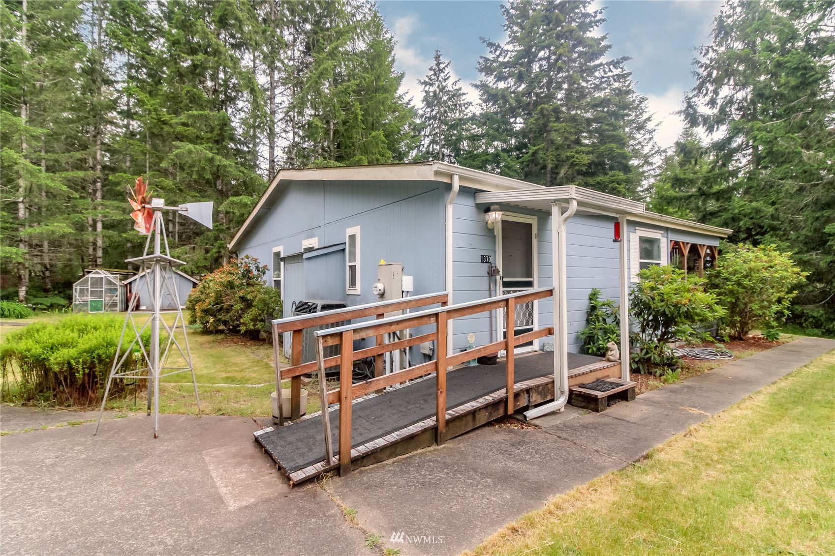 1370 East Pickering Road Shelton, WA 98584 - Photo 3 of 28 Gallery Image 3