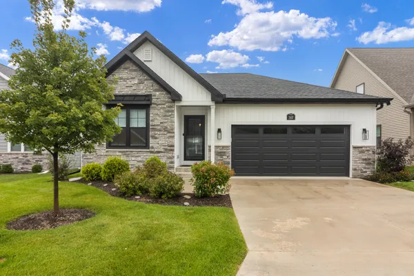 $599,900 | 307 Evan Dr Lake, Lake Geneva, WI 53147
