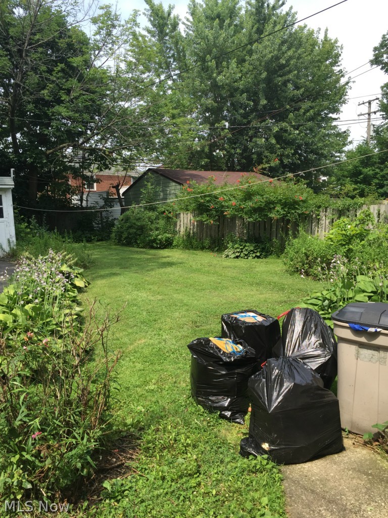 3569 Cedarbrook Road Cleveland, OH 44118 - Photo 3 of 21