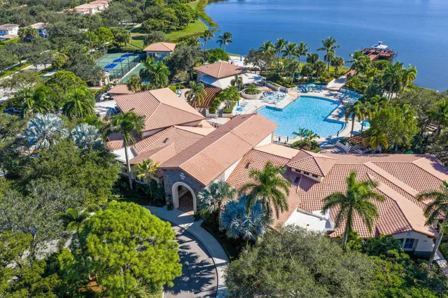 $1,999,000 | 932 Mill Creek Drive, Palm Beach Gardens, FL 33410