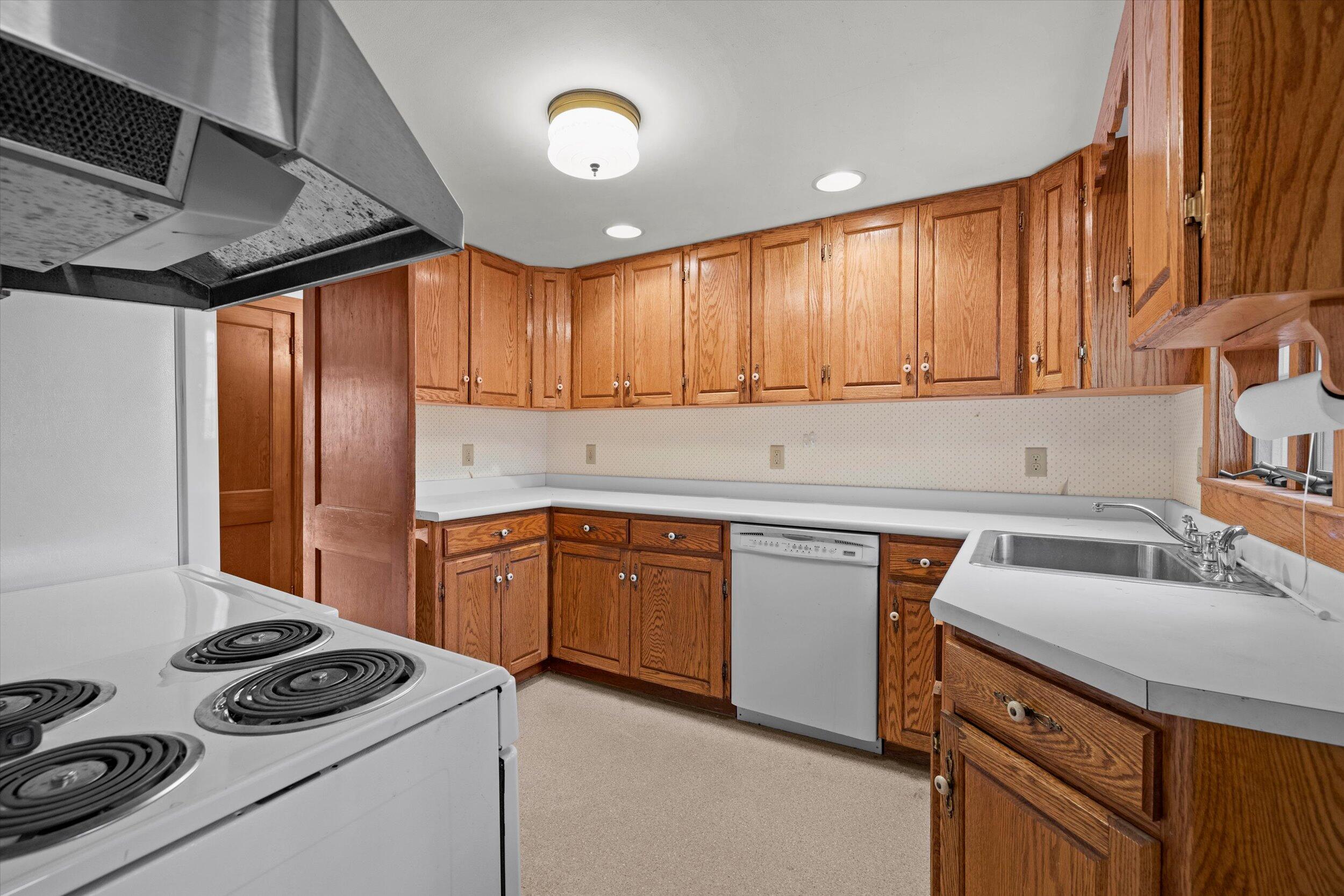 68 Old Dennett Road Kittery, ME 03904 - Photo 9 of 43 Kitchen