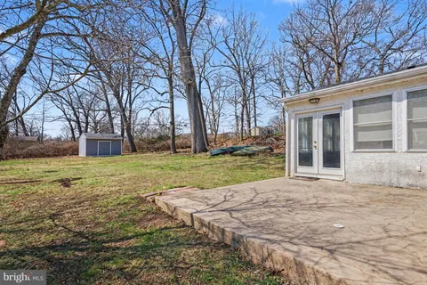 a view of a house with yard and tree s